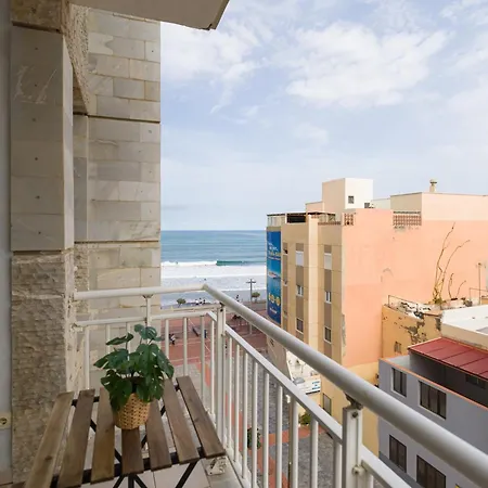 Seaside Bliss With Terrace & Views 라스팔마스