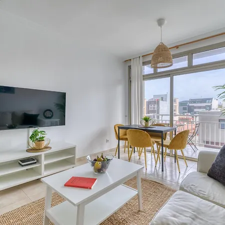 펜션 Seaside Bliss With Terrace & Views *