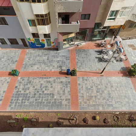 Seaside Bliss With Terrace & Views 펜션