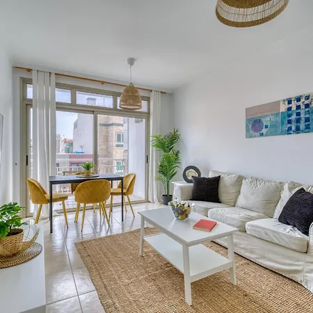 Seaside Bliss With Terrace & Views Semesterbostad *