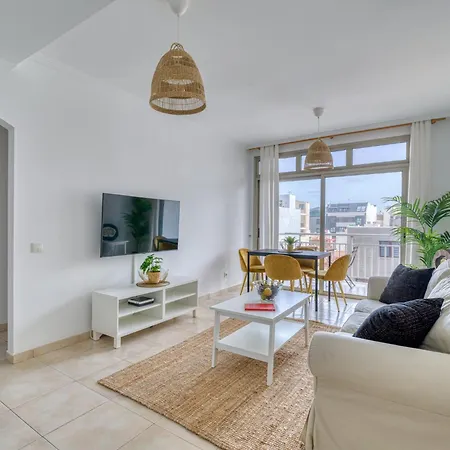 Semesterbostad Seaside Bliss With Terrace & Views